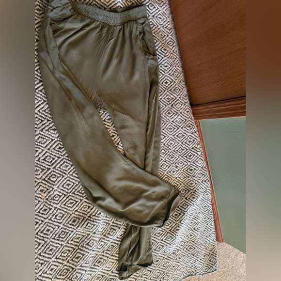 Don’t Ask Why OS (fits like med) ankle taper straight leg green pants - Picture 1 of 4